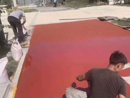 河东 篮球场翻新的地面工